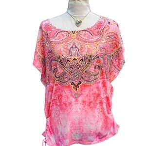 Paisley-Inspired Graphic T-Shirt w/ Adjustable Rouching on Sides. Size: Large